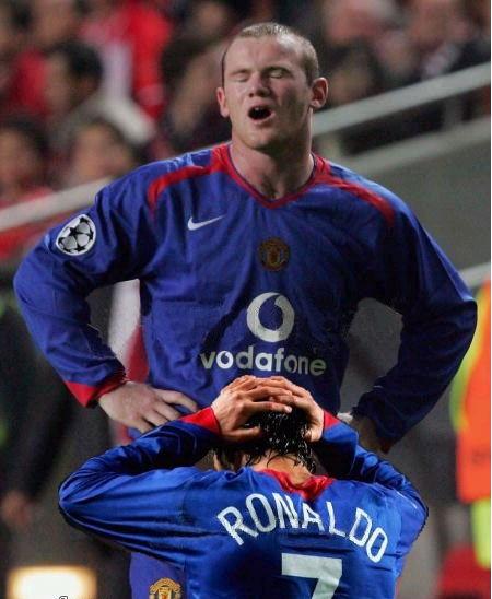 Rooney si C. Ronaldo dupa eliminarea de la mondiale